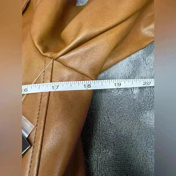 Mo-Ka Women’s Faux Leather Blazer, size XS, in color Peanut, BNWT - Picture 6 of 9